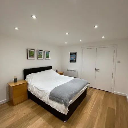 Apartment Stunning 3bd Maisonette Wbalcony - Old Street!