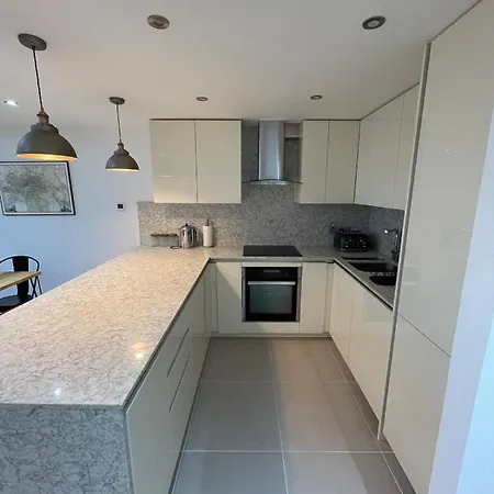 Stunning 3bd Maisonette Wbalcony - Old Street! London