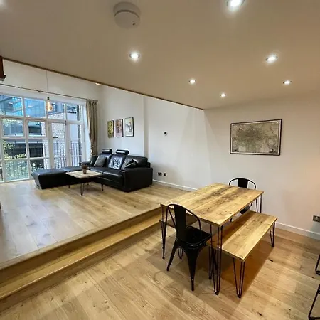 Stunning 3bd Maisonette Wbalcony - Old Street! Apartment