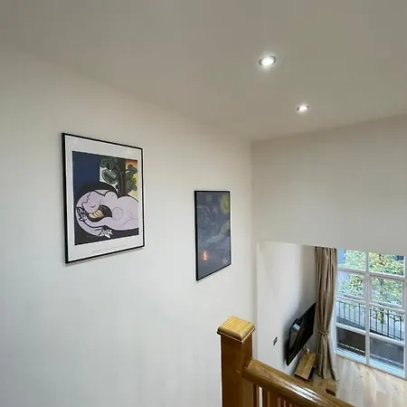 Apartment Stunning 3bd Maisonette Wbalcony - Old Street! *