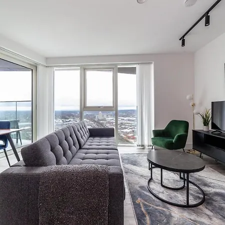 Sky-high North Acton Apartment *