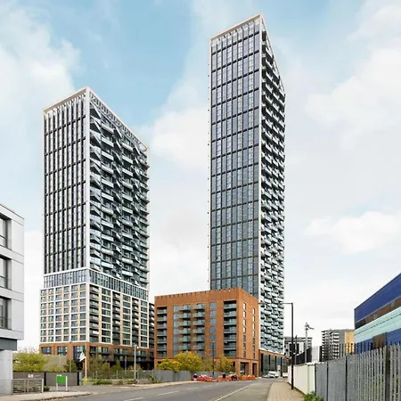 Sky-high North Acton Apartment