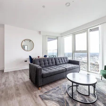 Apartment Sky-high North Acton London