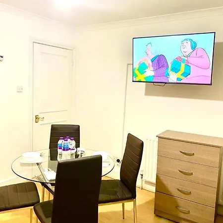 Tow Bedroom In Apartment London