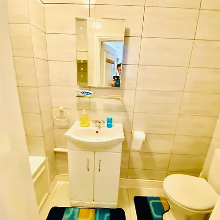 Apartment Tow Bedroom In *