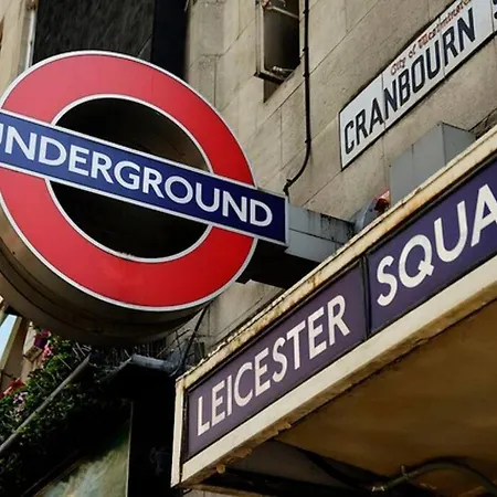 Apartment Chic In Leicester Sqaure! London