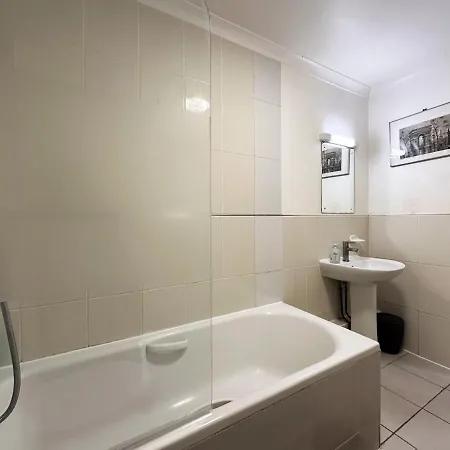 Tina Place In Tower Hill - 2 Double Beds, Max 4 People, Great Location In アパート *