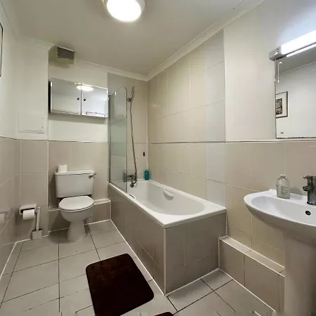Tina Place In Tower Hill - 2 Double Beds, Max 4 People, Great Location In アパート *