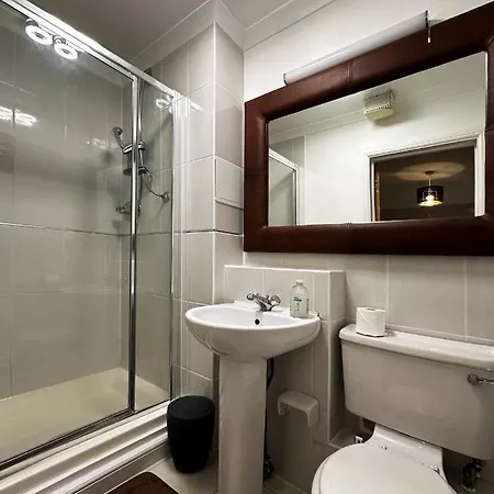アパート Tina Place In Tower Hill - 2 Double Beds, Max 4 People, Great Location In