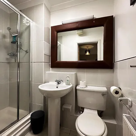 Tina Place In Tower Hill - 2 Double Beds, Max 4 People, Great Location In アパート