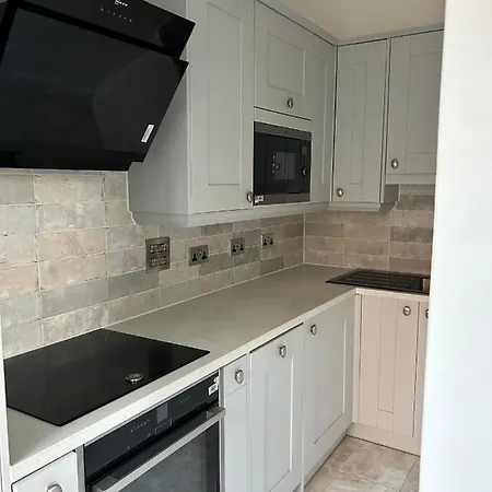 West Kensington 1 *