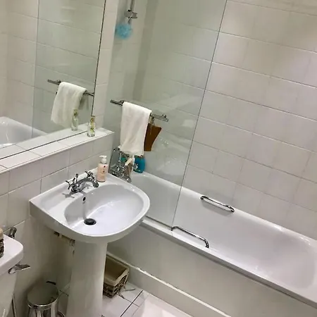 Stunning 2 Bed/2bath Flat In Heart Of Kensington Apartment