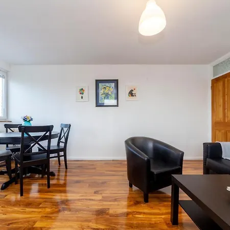 Apartment Amazing 1 Bedroom Apartment, Barons Court London