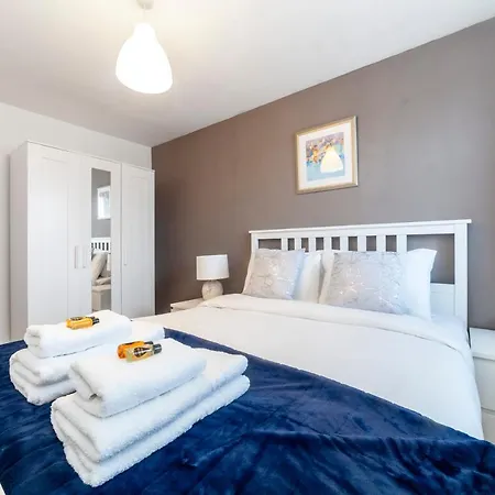 Amazing 1 Bedroom Apartment, Barons Court Apartment