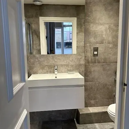 Apartment Stunning 2 Bed/2bath Flat In Heart Of Kensington