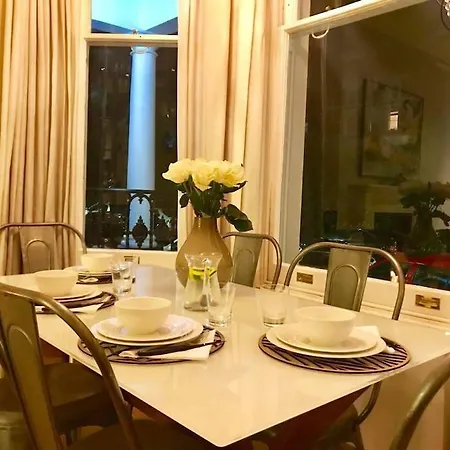 Stunning 2 Bed/2bath Flat In Heart Of Kensington