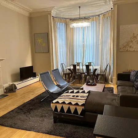 Stunning 2 Bed/2bath Flat In Heart Of Kensington * London
