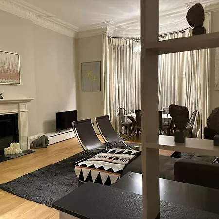 Stunning 2 Bed/2bath Flat In Heart Of Kensington London