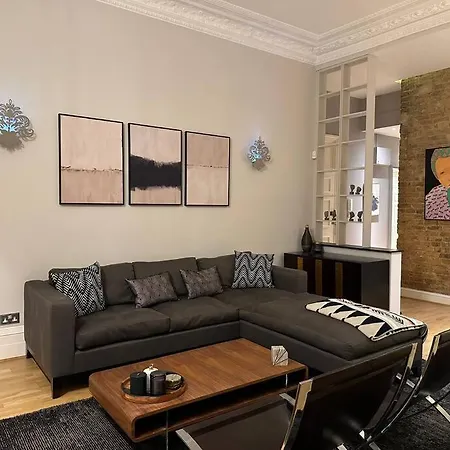 Stunning 2 Bed/2bath Flat In Heart Of Kensington London