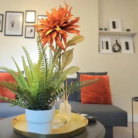 Stylish In London, E14 Apartment