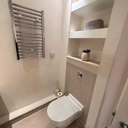 Apartment New Spacious 2 Bedroom With Balcony *