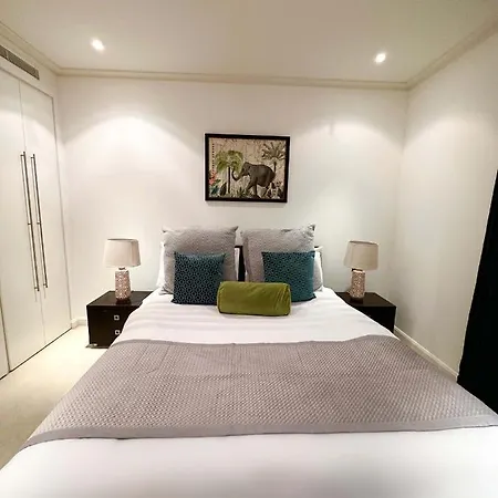 New Spacious 2 Bedroom With Balcony * London