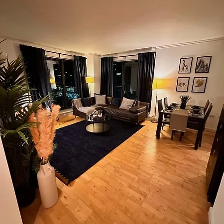 Apartment New Spacious 2 Bedroom With Balcony *