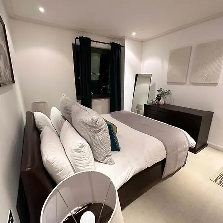 Apartment New Spacious 2 Bedroom With Balcony *