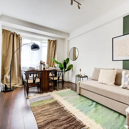 Hyde Park Chic Modern Flat For 4 Apartment