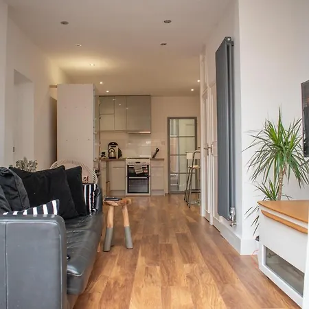 Sw - Stylish One Bedroom With Patio Apartment *