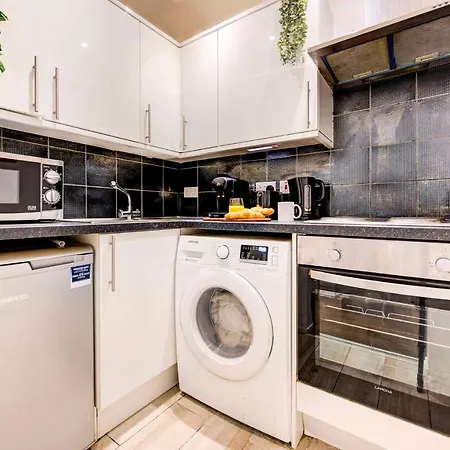 Apartment Hyde Park Chic Modern Flat For 4
