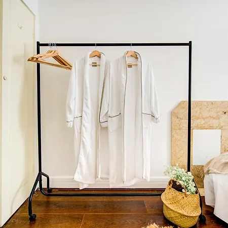Hyde Park Chic Modern Flat For 4 Apartment
