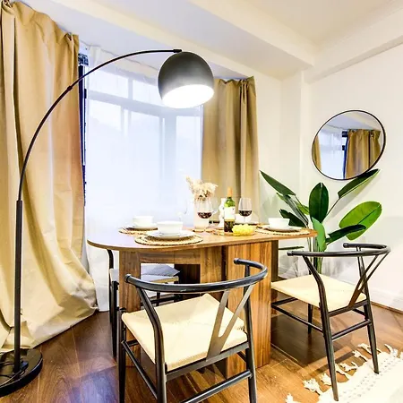 Hyde Park Chic Modern Flat For 4