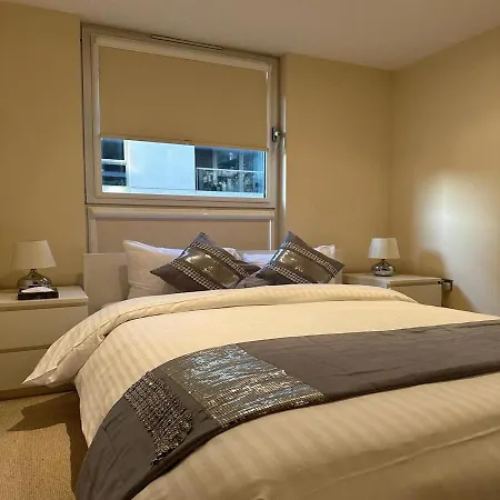 Canary Wharf Apartment