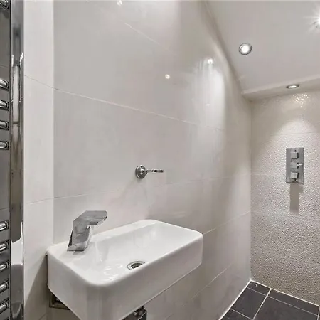 Marylebone 2 Bed Near Harley St & Regents Park Apartment
