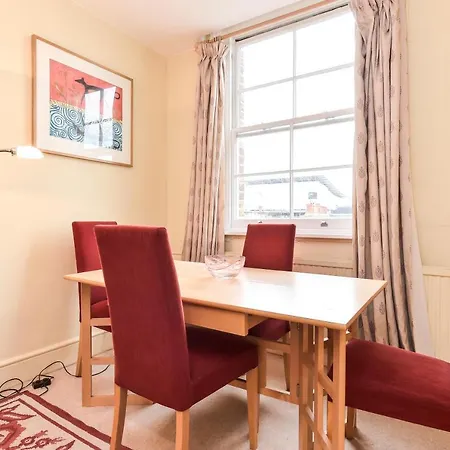 Smart Flat Near Pimlico Tube *