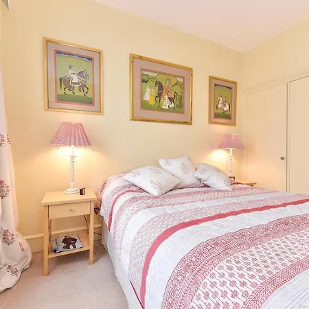 Smart Flat Near Pimlico Tube *