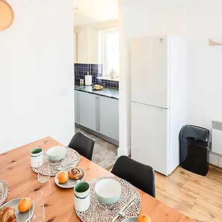The Bright Flat In Whitechapel London