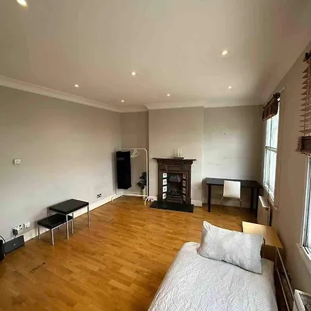 In Of - Fulham Homestay *