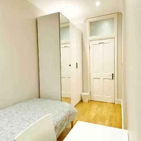In Of - Fulham Homestay London