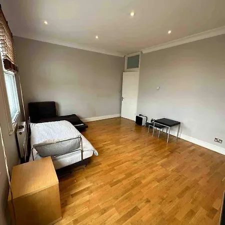 In Of - Fulham Homestay *