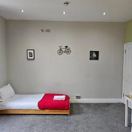 Apartment Spacious Studio In London