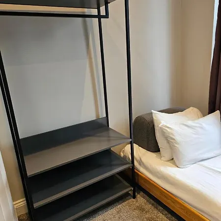 Spacious Studio In Apartment