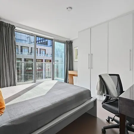 Sleek 2bd Flat Wterrace - 2 Mins From Farringdon!