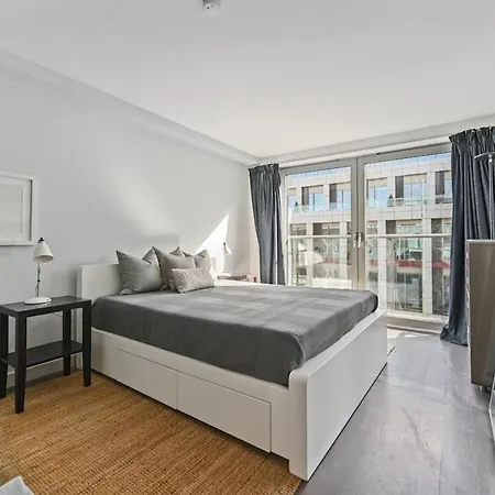 Apartment Sleek 2bd Flat Wterrace - 2 Mins From Farringdon!