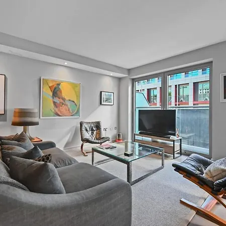 Apartment Sleek 2bd Flat Wterrace - 2 Mins From Farringdon! *