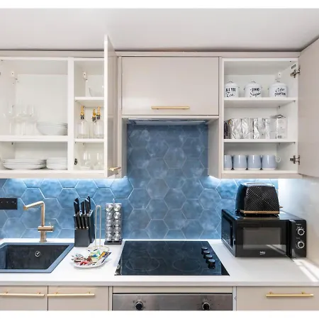 Modern 3-bedroom Flat * London