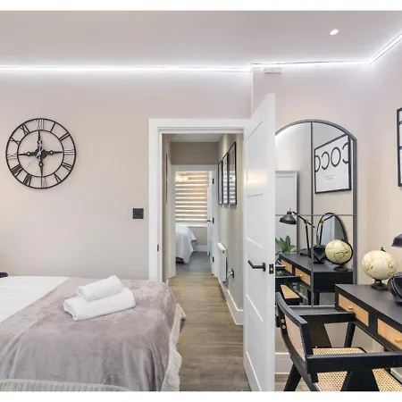 Modern 3-bedroom Flat Apartment