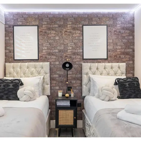 Apartment Modern 3-bedroom Flat *