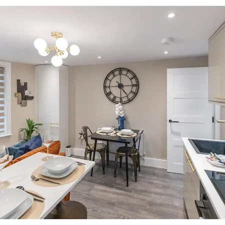 Modern 3-bedroom Flat Apartment London